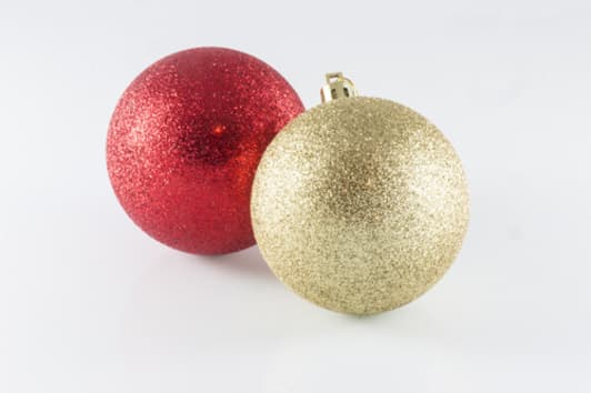 Manier les boules de Noël