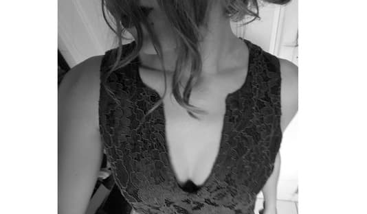 femme sexy en décolleté